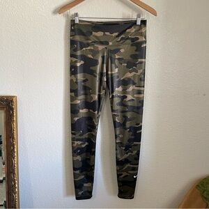 Nike Camo Print Athletic Leggings Shimmer Metallic 28” Full Length Dri Fit Green